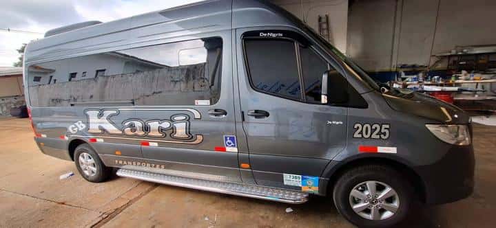 Van Mercedes-Benz Sprinter com estribo lateral